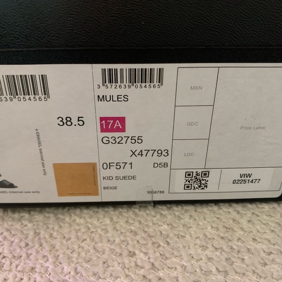 CHANEL suede mules with Pearl heels - Picture 7 of 8